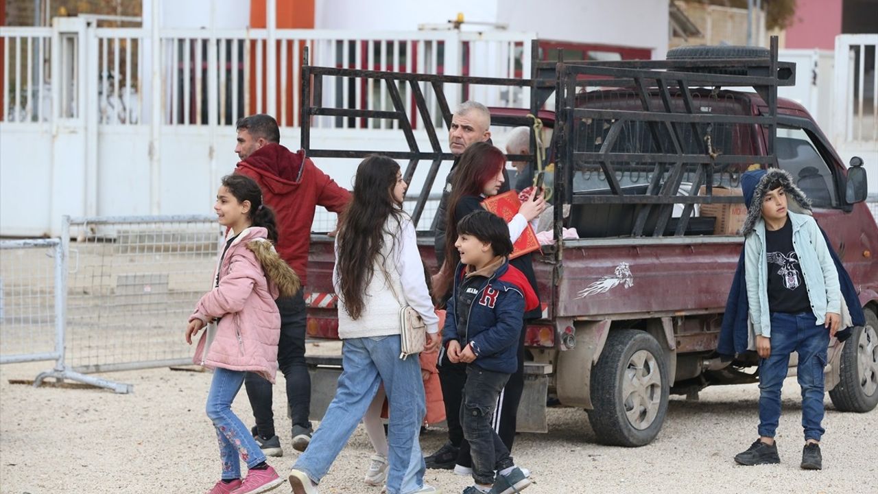 Hatay'daki Sınır Kapılarından Suriyelilerin Ülkelerine Dönüşü Devam Ediyor