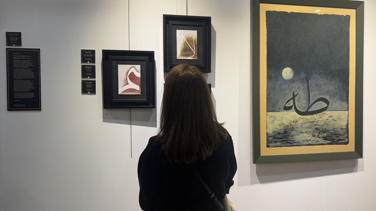 Hattat Mustafa Cemil Efe'nin 'Tecelli' Sergisi Sanatseverlerle Buluştu