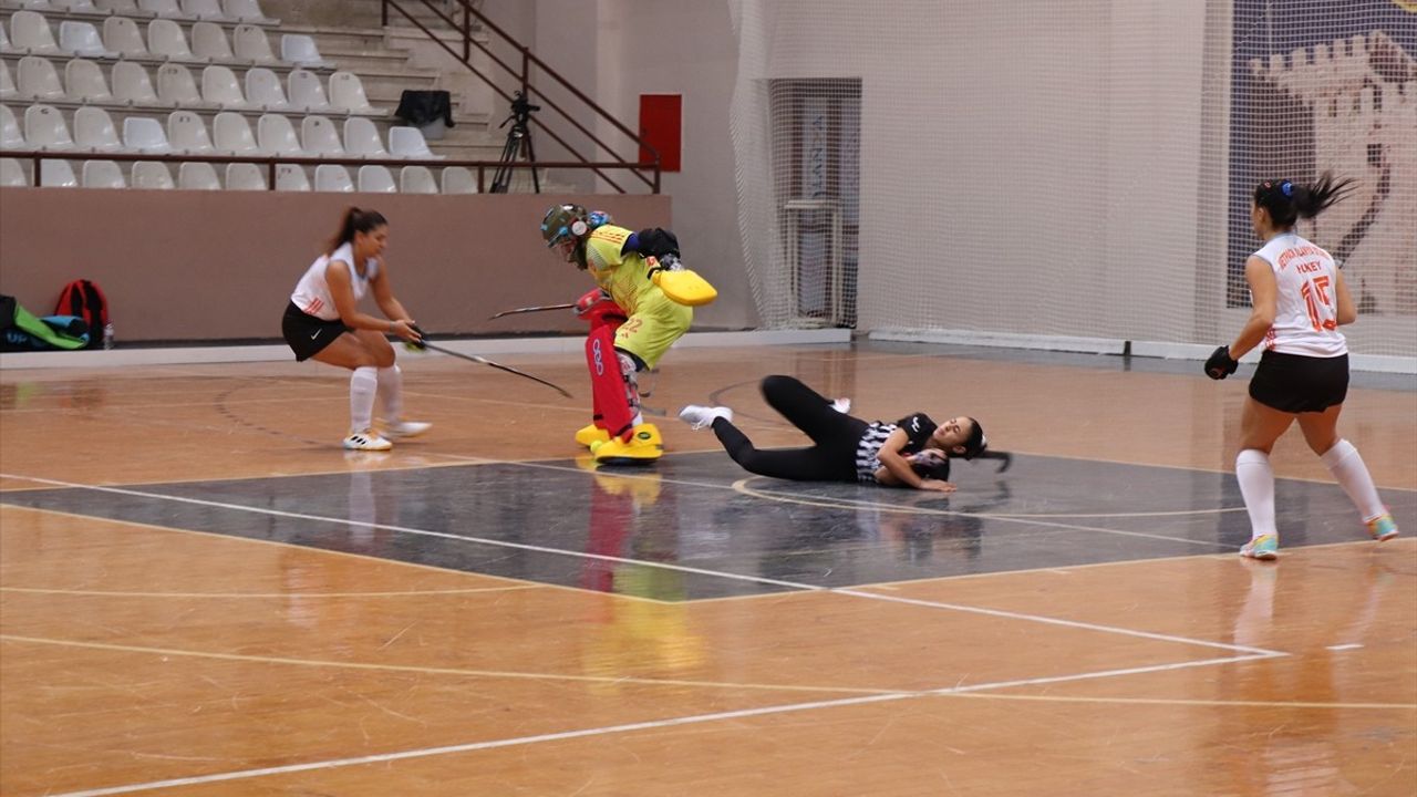 Hokeyde Kadınlar Salon Süper Ligi İlk Etap Maçları Tamamlandı