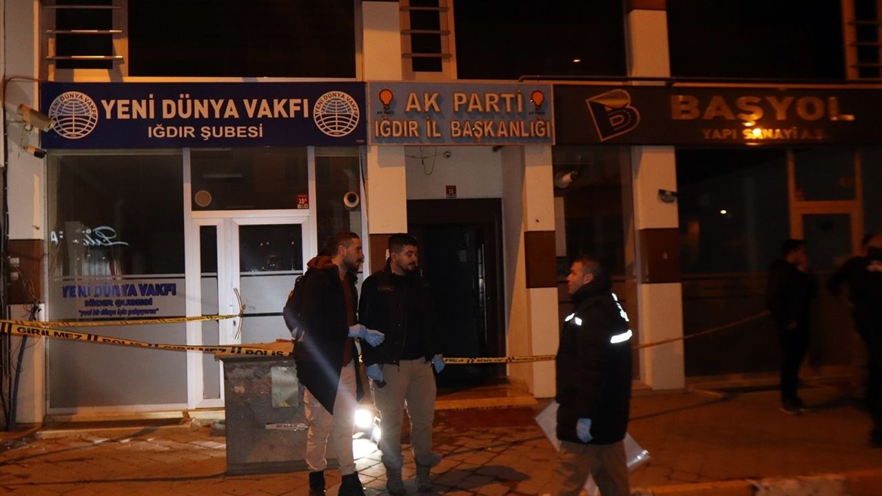 Iğdır'da AK Parti İl Başkanlığına Molotofkokteyli Saldırısı