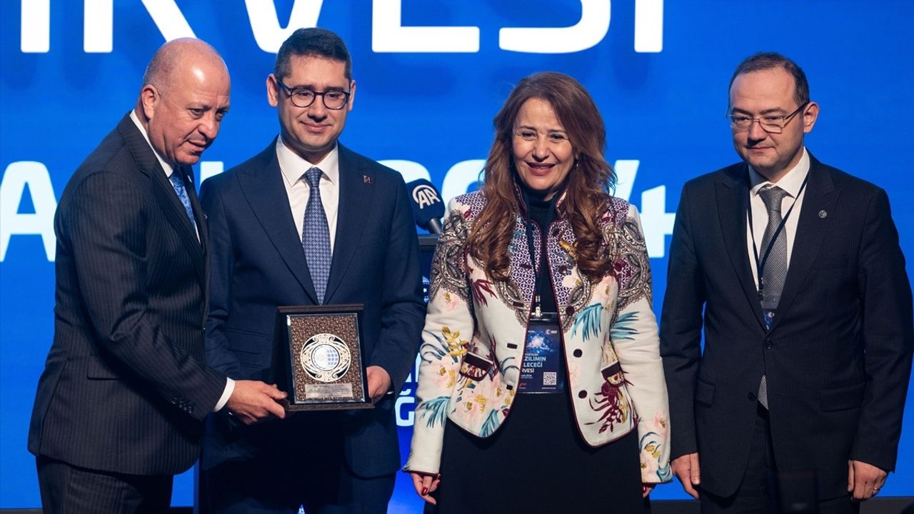 İkinci Yüzyılda Yazılımın Geleceği Zirvesi'nde Yazılım Sektöründeki Gelişmeler Değerlendirildi