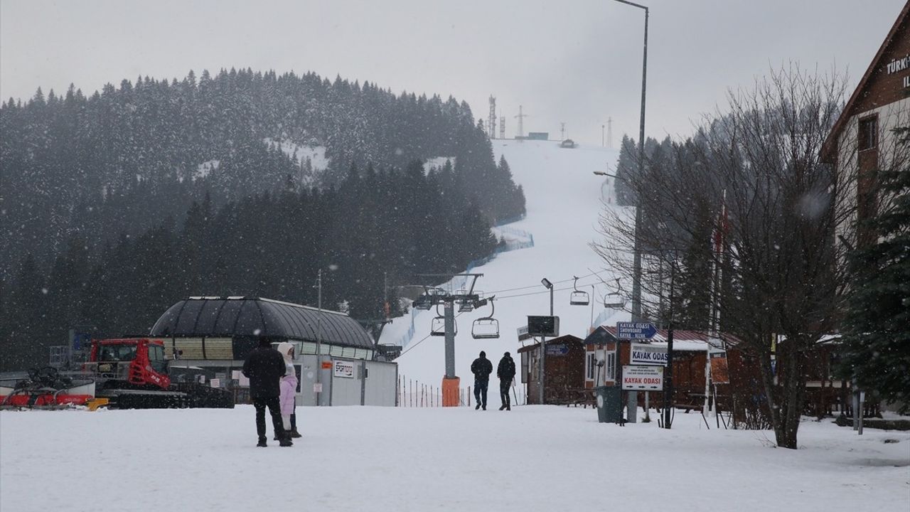Ilgaz Dağı'nda Kar Yağışı Kayak Merkezlerini Sevindirdi