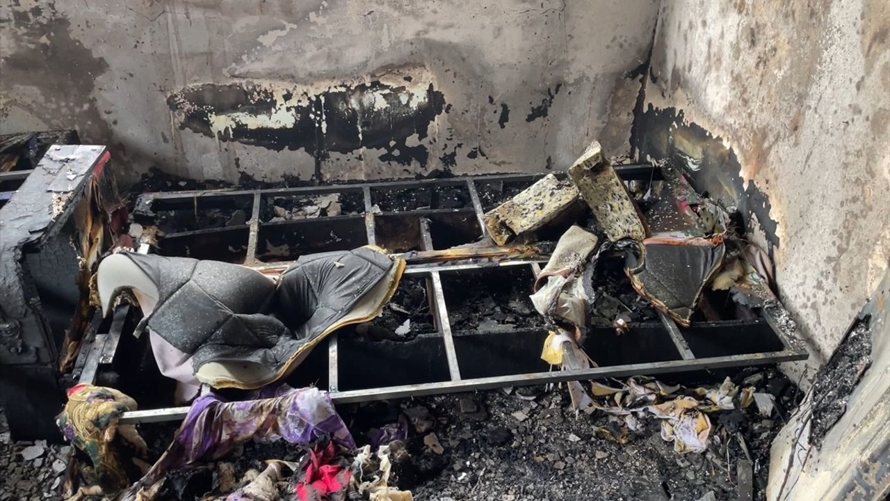 Isparta'da Eşine Kızan Kişi Evini Yaktı, Gözaltına Alındı