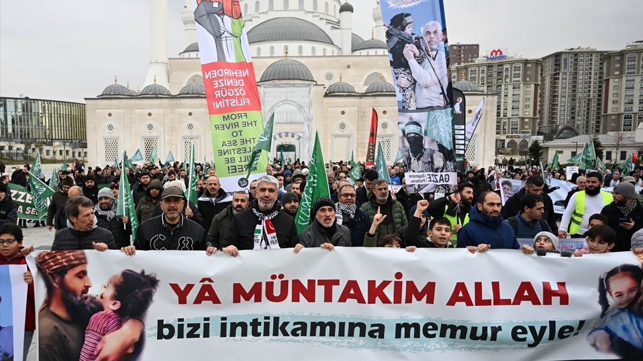 İstanbul'da Gazze Saldırılarında Hayatını Kaybedenler İçin Gıyabi Cenaze Namazı