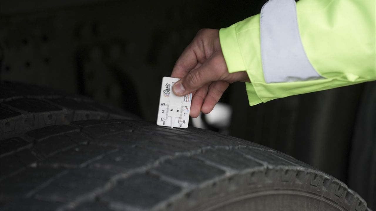 İstanbul'da Ticari Araçlarda Kış Lastiği Denetimi Yapıldı