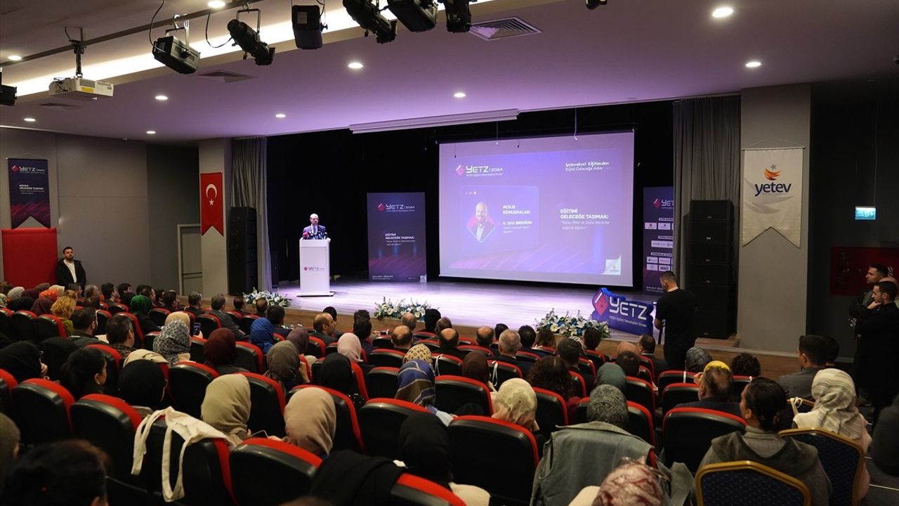 İstanbul'da YETEV Eğitim Teknolojileri Zirvesi Gerçekleşti