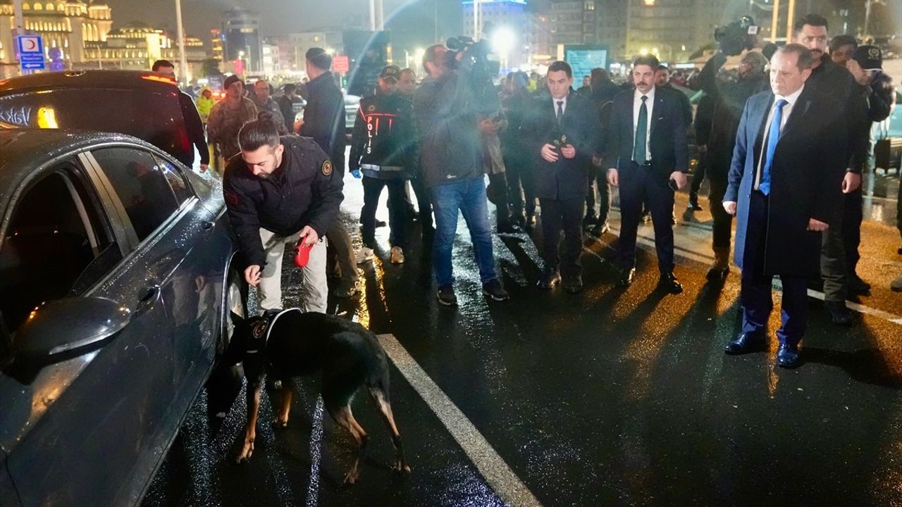 İstanbul Emniyet Müdürü Yıldız, Beyoğlu'nda Asayiş Uygulamalarını Denetledi