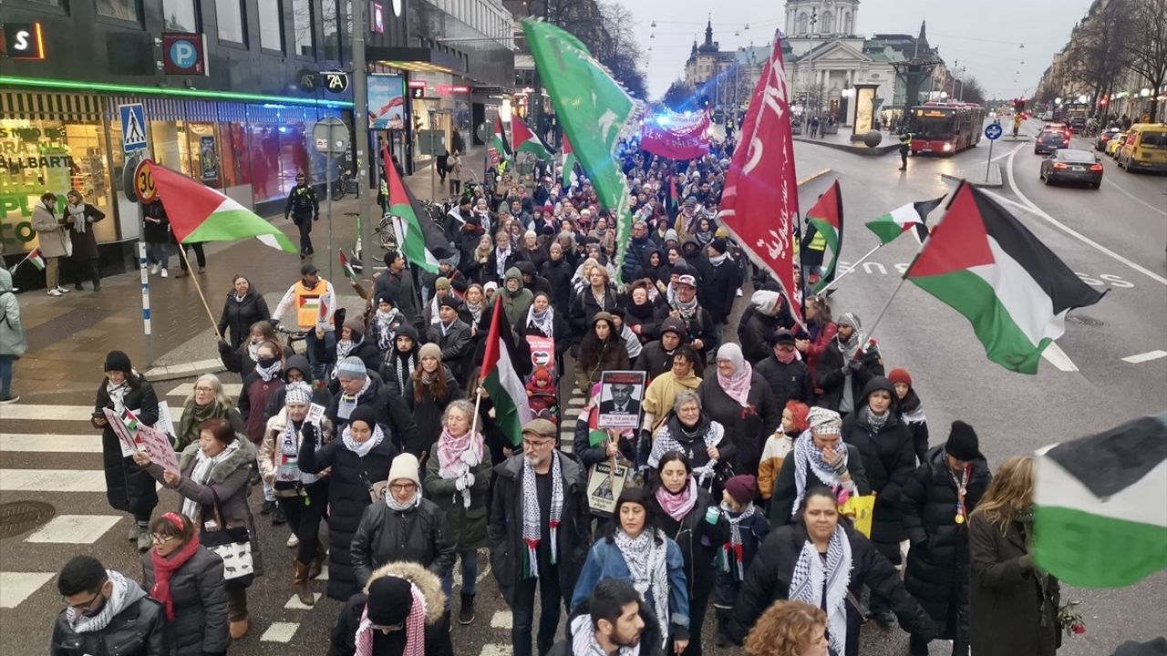 İsveç'te İsrail'in Gazze ve Lübnan'a Saldırılarına Protesto