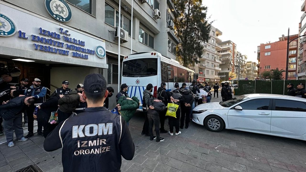 İzmir'de Suç Örgütüne Operasyon: 32 Şüpheli Tutuklandı