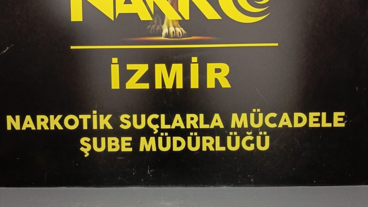 İzmir'de Uyuşturucu Operasyonu: 412 Bin Sentetik Ecza Ele Geçirildi, 2 Zanlı Tutuklandı
