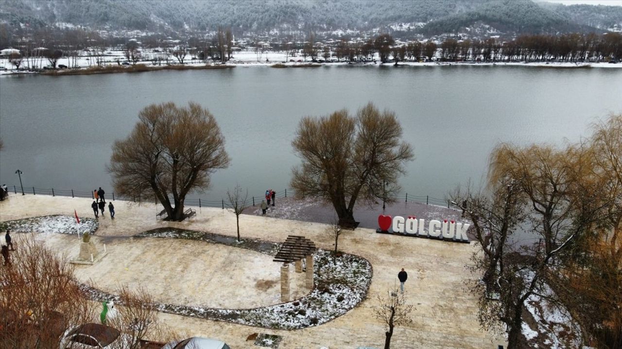 İzmir'in Turizm Merkezleri Bozdağ ve Gölcük Karla Kaplandı