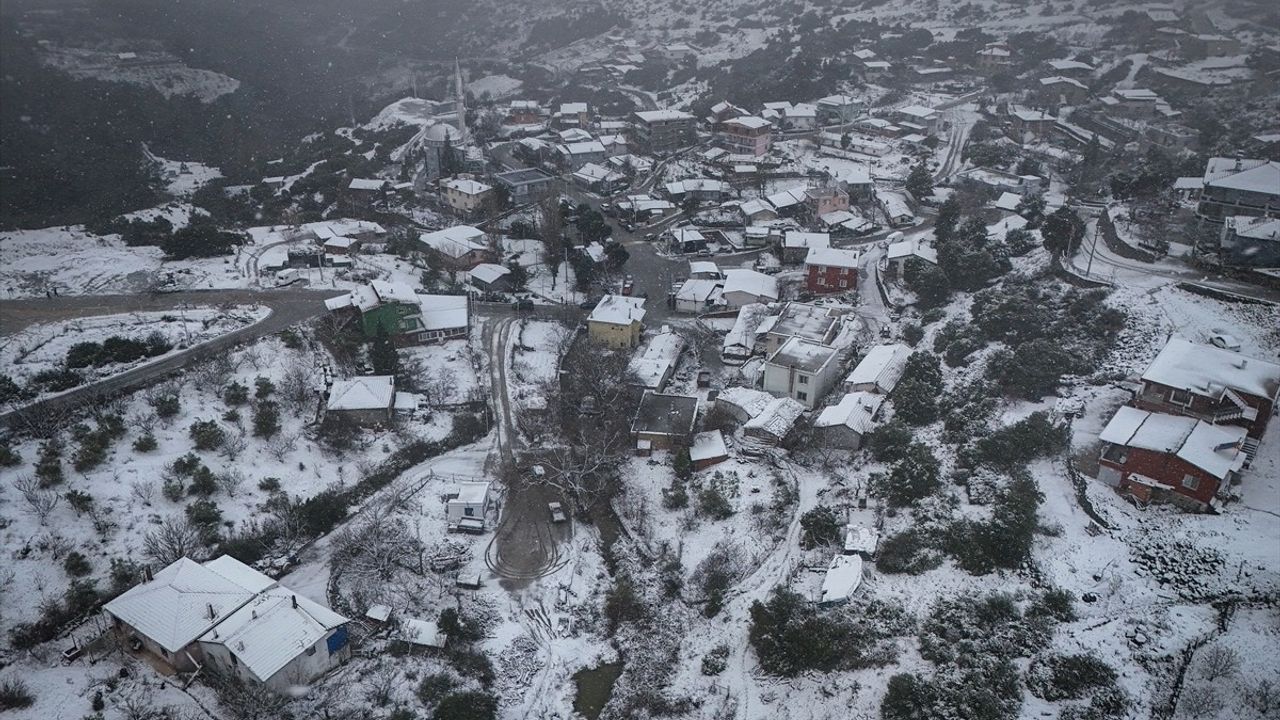 İzmir'in Yüksek Kesimlerinde Kar Etkisini Sürdürüyor