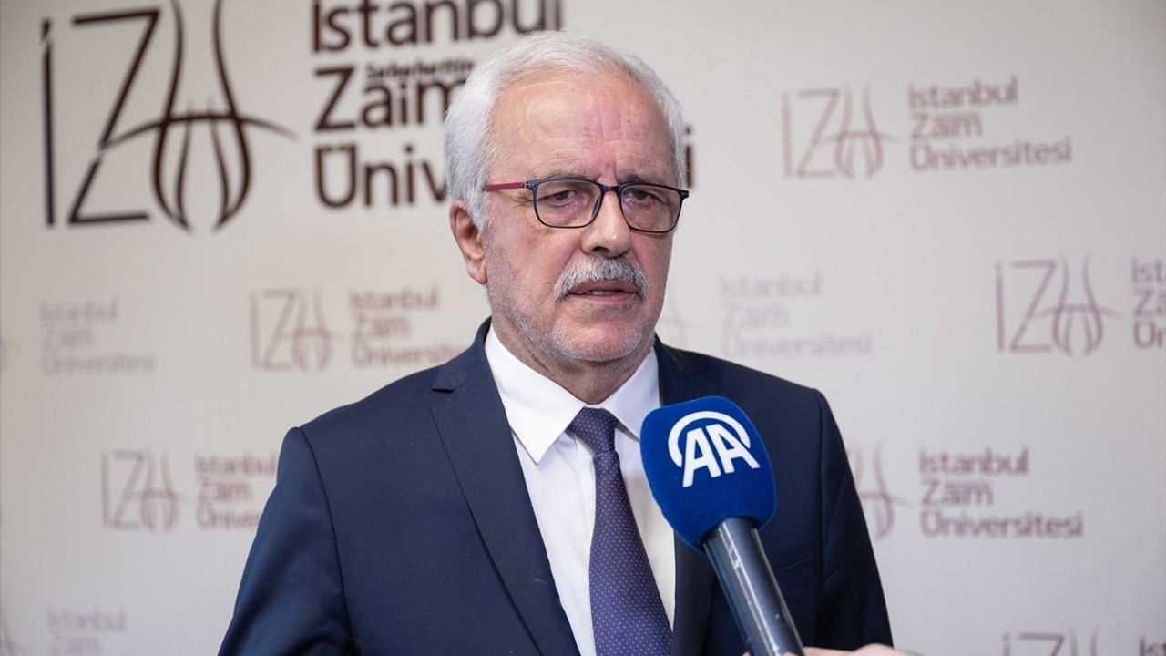 İZÜ Rektörü Prof. Dr. Acar, Şeybani'nin Dışişleri Bakanlığı Görevini Değerlendirdi