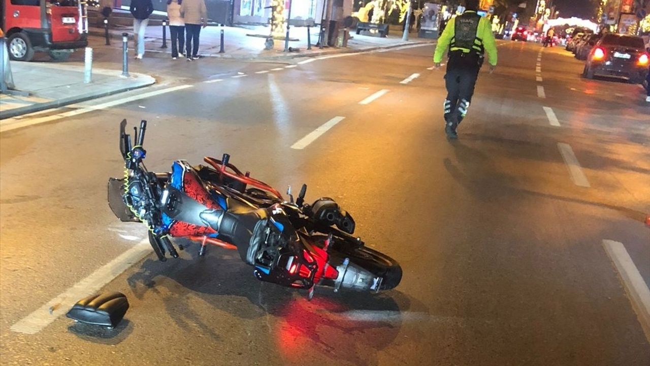 Kadıköy'de 'Dur' İhtarına Uymayan Sürücü Tutuklandı