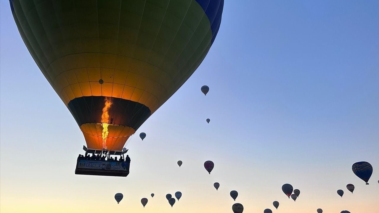 Kapadokya'da Sıcak Hava Balonları Tekrar Gökyüzünde