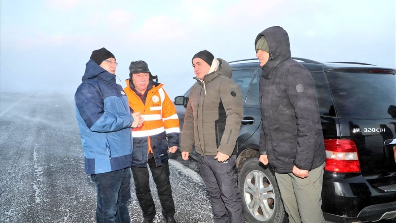 Kars Valisi Ziya Polat, Kars-Ardahan Karayolundaki Karla Mücadele Çalışmalarını İnceledi