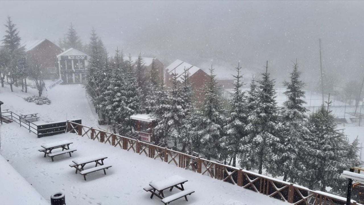 Kartepe'de Kar Yağışı Etkili Olmaya Başladı