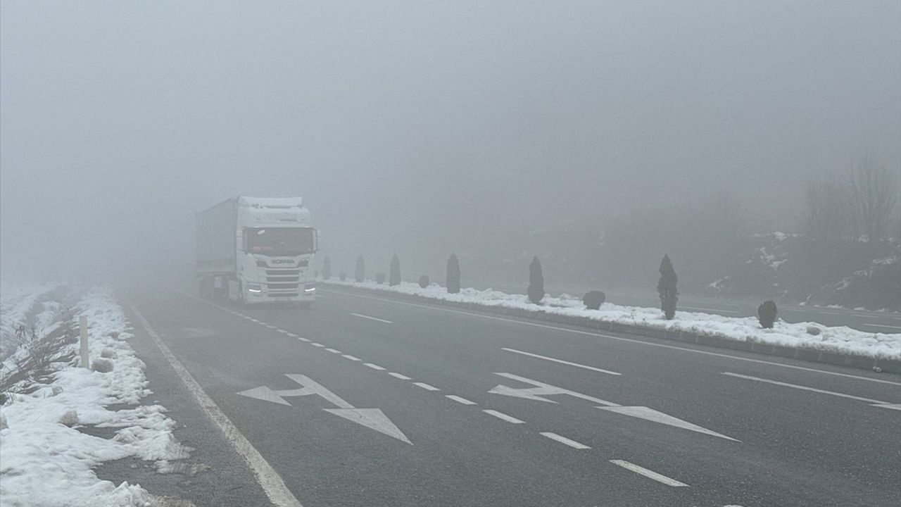 Kastamonu'da Sis Sebebiyle Görüş Mesafesi Düşüyor