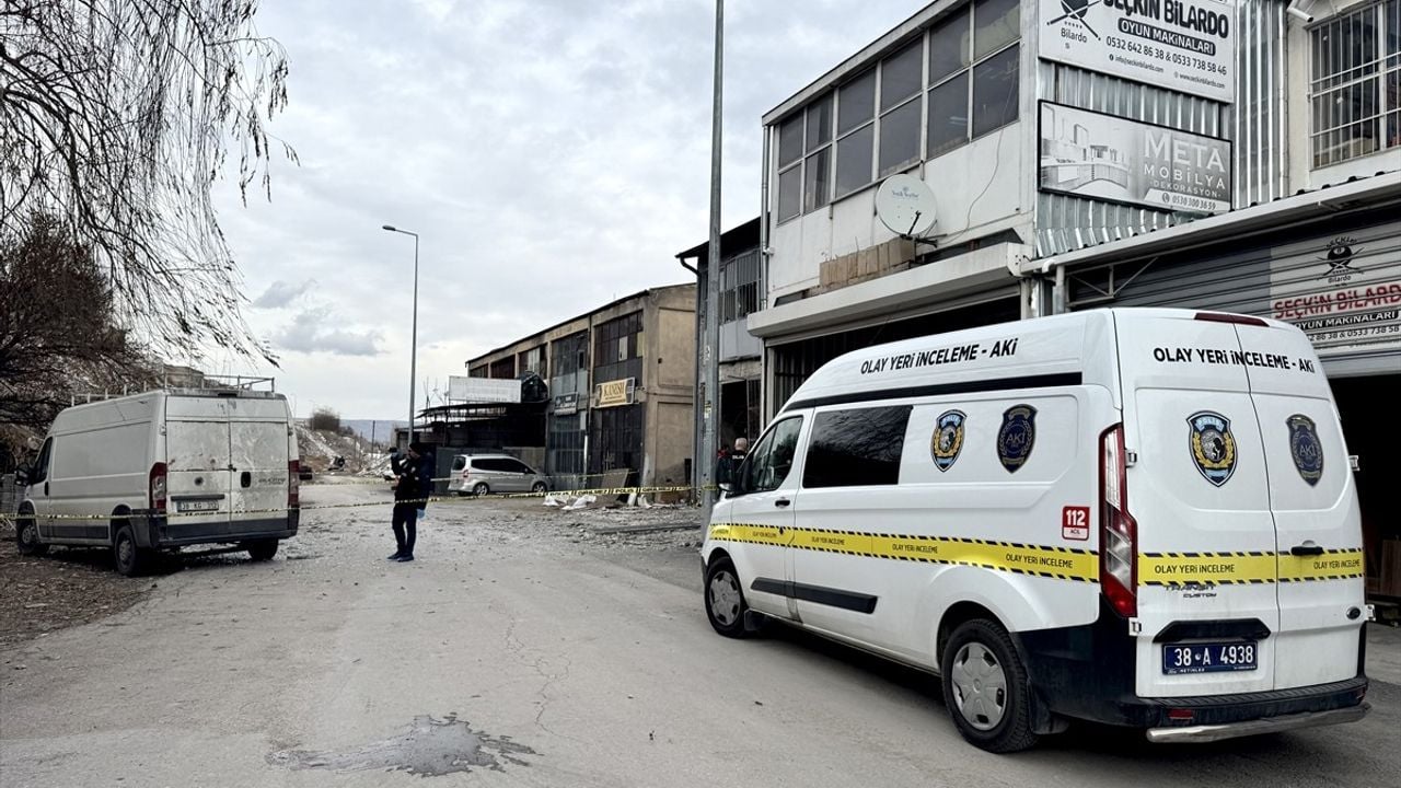 Kayseri'de Boya Kazanı Patladı: 3 İşçi Yaralandı