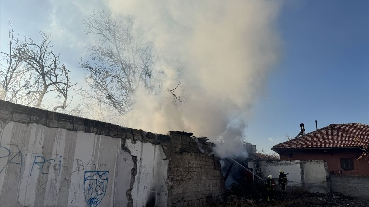 Kayseri'de Yangın: Müstakil Ev Kullanılamaz Hale Geldi