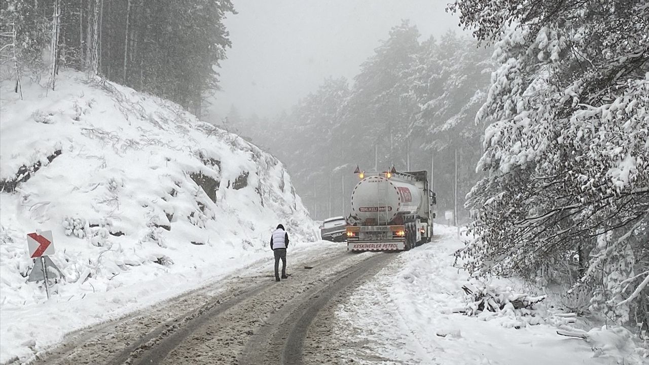 Kazdağları'nda Kar Yağışı Ulaşımı Etkiliyor