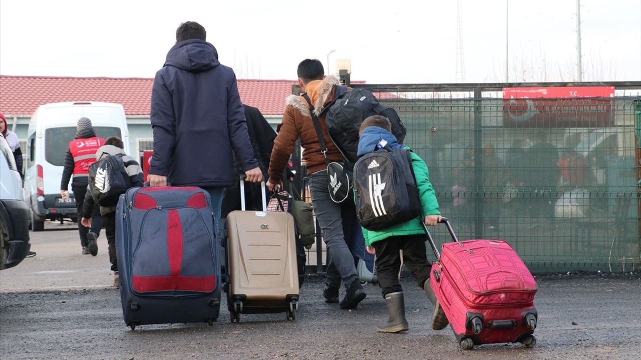 Kilis'teki Suriyelilerin Ülkelerine Dönüş Süreci Devam Ediyor