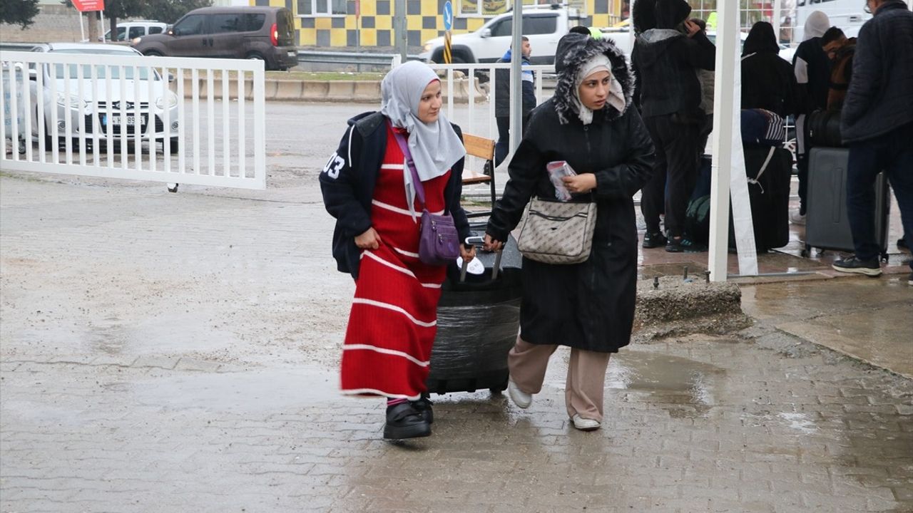 Kilis'ten Suriyelilerin Ülkelerine Dönüşü Devam Ediyor