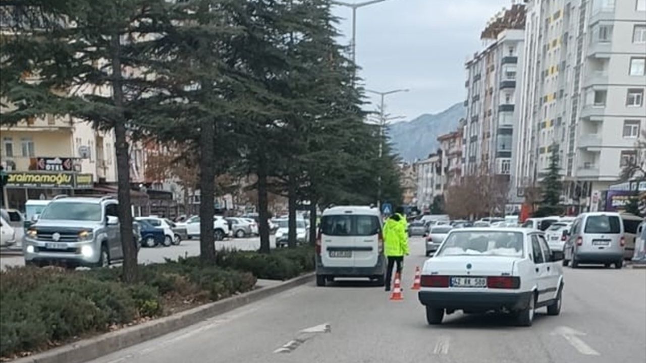 Konya'da İki Ayrı Trafik Kazasında Üç Kişi Yaralandı