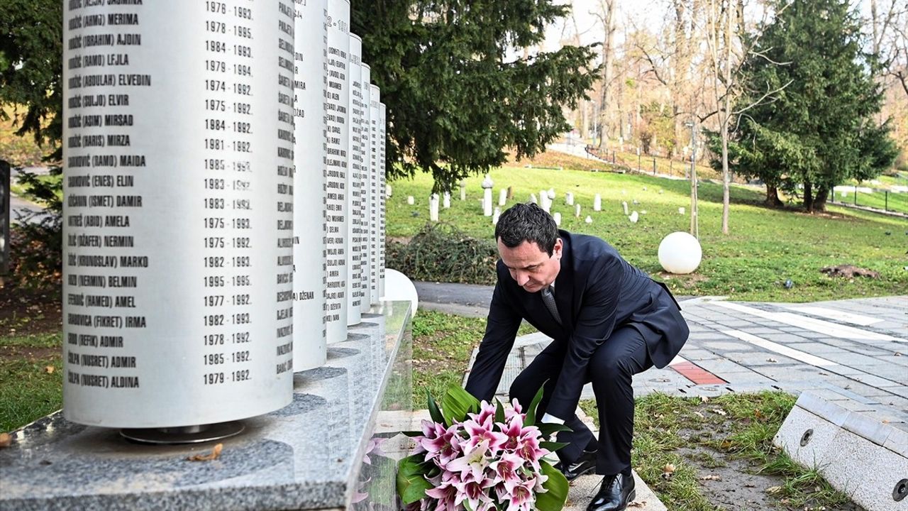 Kosova Başbakanı Kurti, Bosna Hersek'te Becirovic ve Komsic ile Görüştü