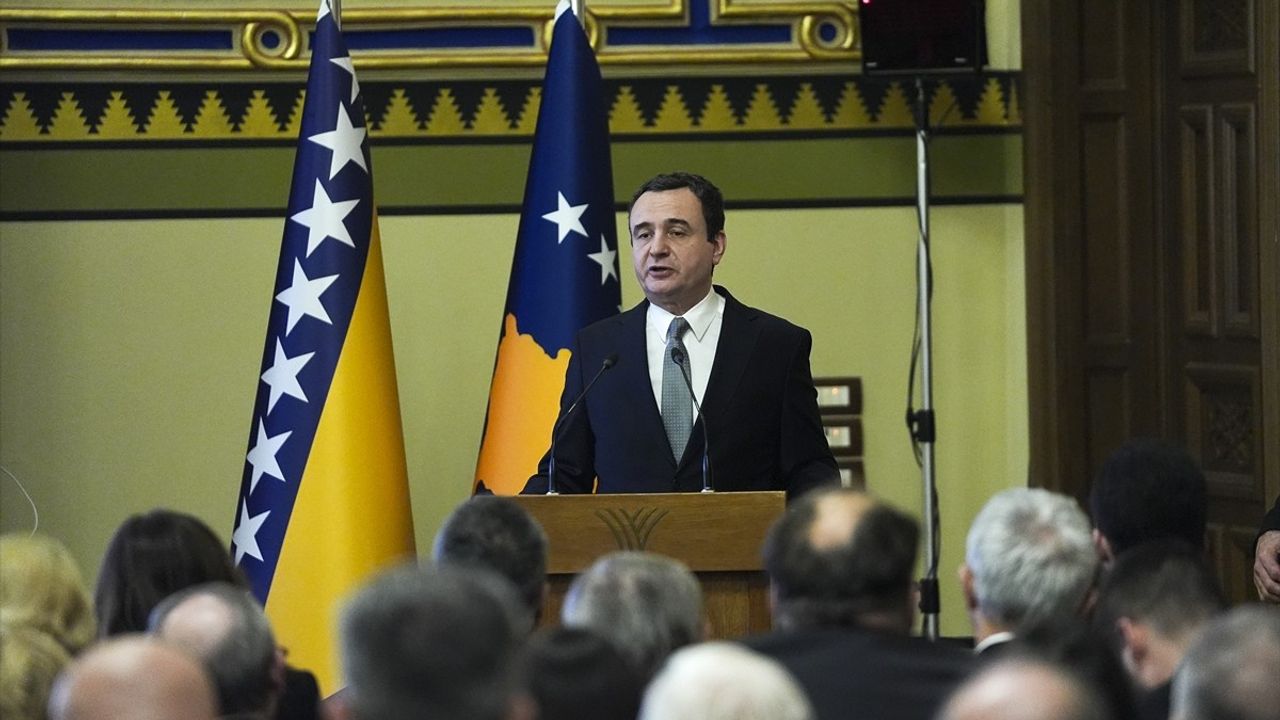 Kosova Başbakanı Kurti, Sırp Yetkililerin Savaş Suçlarını İnkârını Eleştirdi