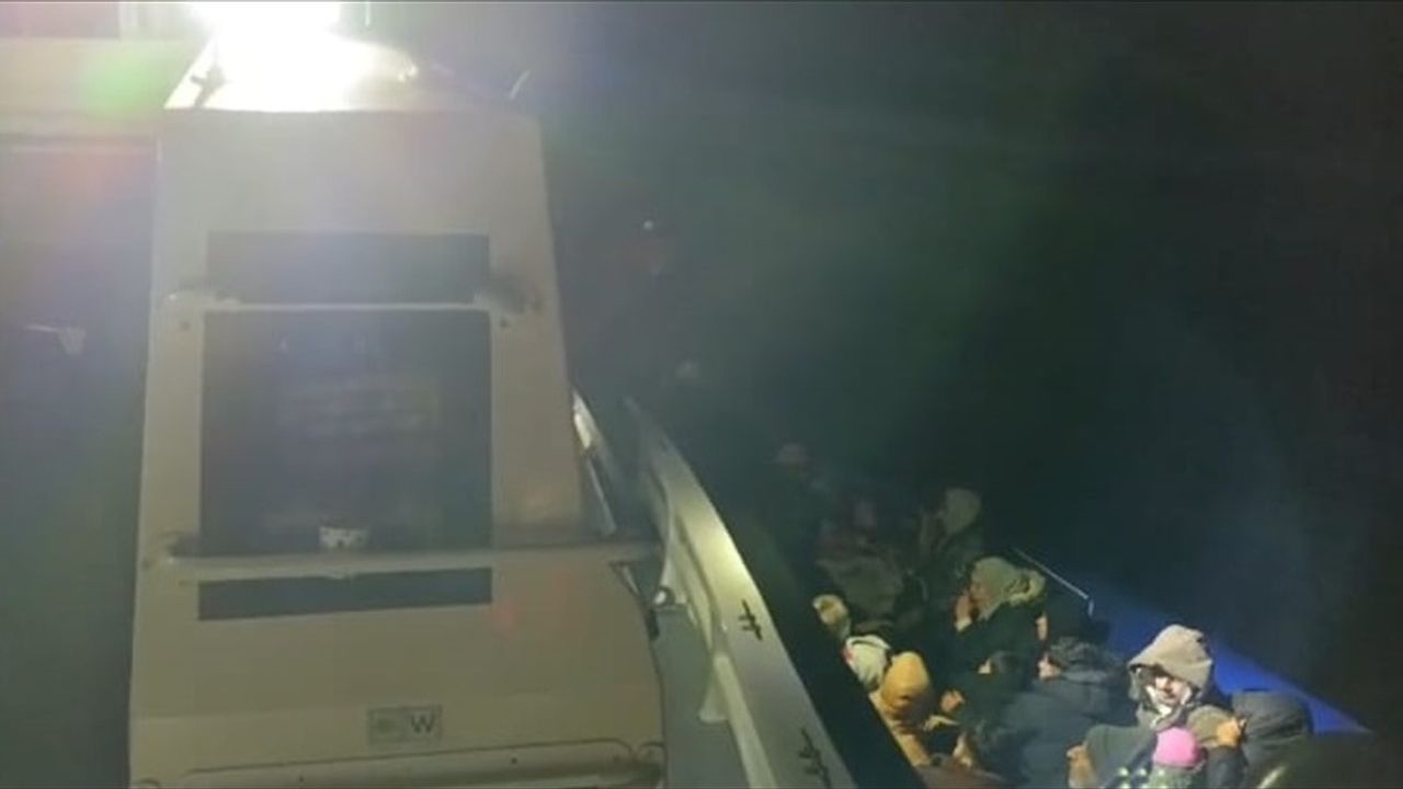Kuzey Ege'deki Operasyonlarda 63 Düzensiz Göçmen Kurtarıldı