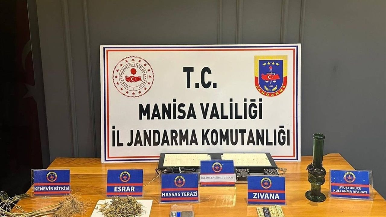 Manisa'da İklimlendirme Sistemiyle Kenevir Yetiştiren Zanlı Yakalandı