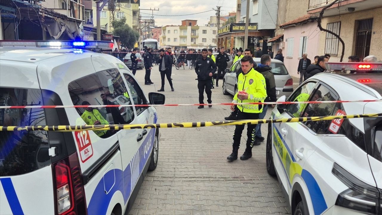 Manisa'nın Turgutlu ilçesinde silahlı saldırıda 2 kişi yaralandı