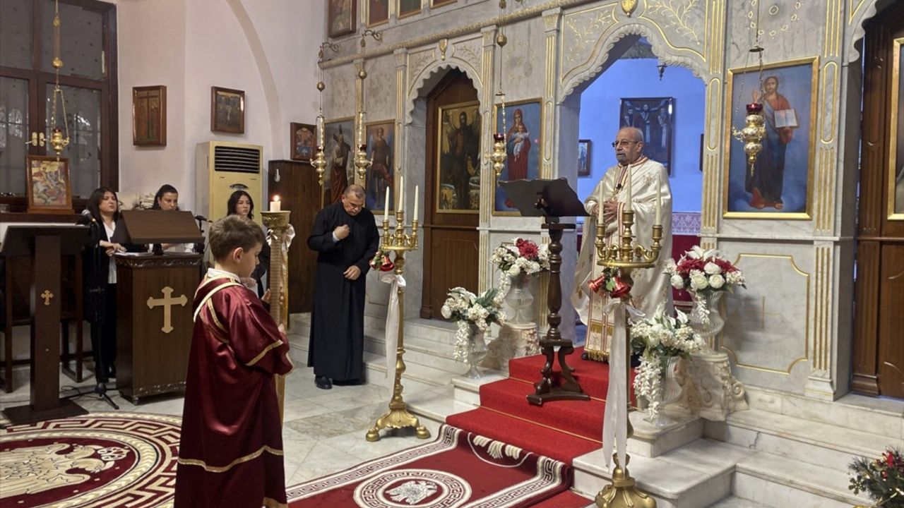 Mersin'de Rum Ortodoks Kilisesi'nde Noel Ayini Gerçekleştirildi