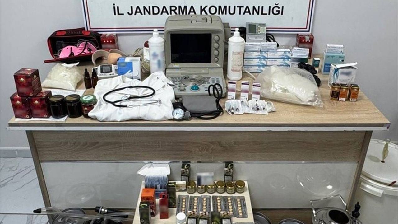 Mersin'de Yetkisiz Muayene Yapan Yabancı Uyruklu Doktor ve Eşi Gözaltına Alındı