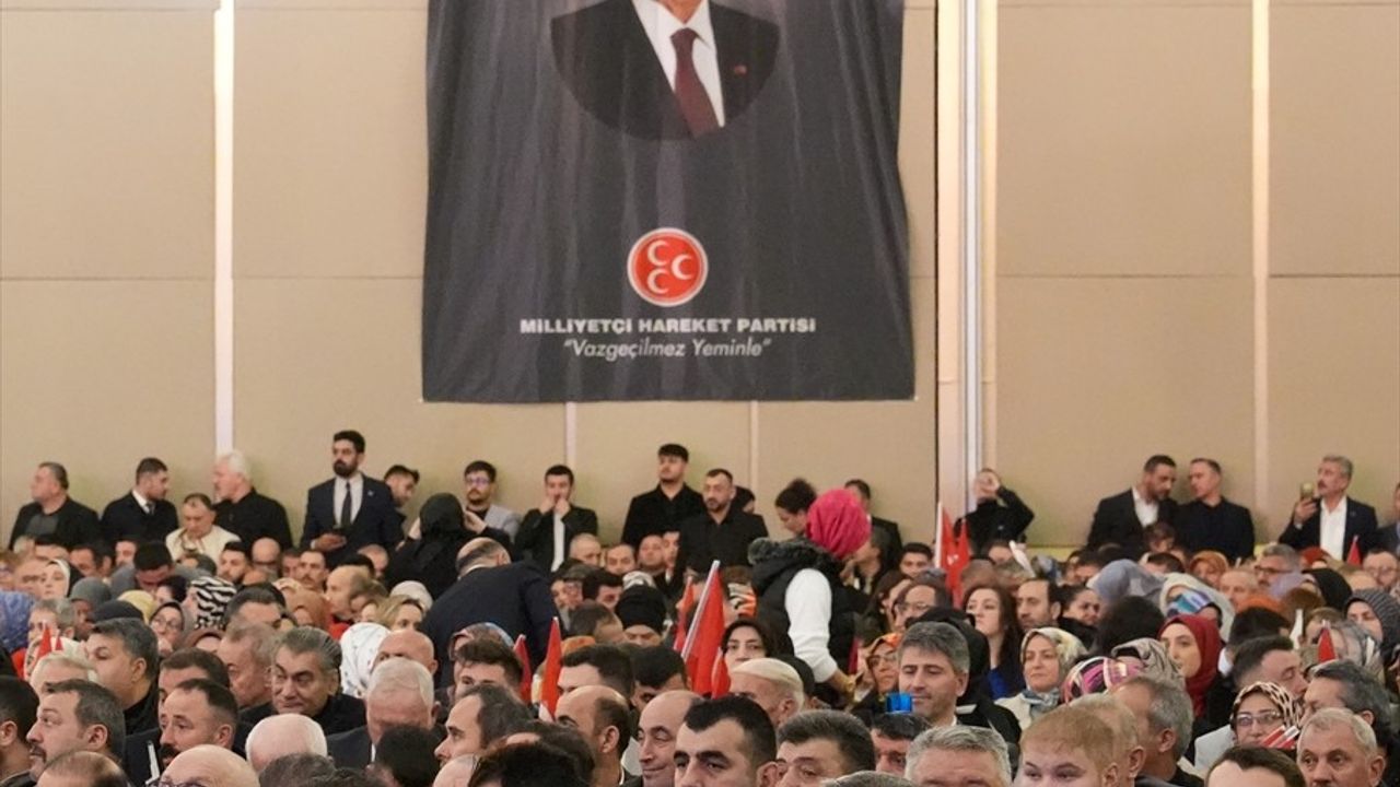 MHP'nin 'Bir ve Birlikte Hilal'e Doğru Türkiye' Toplantısı İstanbul'da Gerçekleştirildi