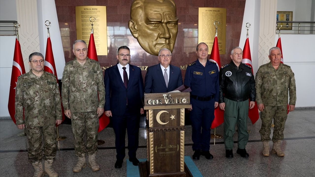 Milli Savunma Bakanı Yaşar Güler, Iğdır Valiliği'ni Ziyaret Etti