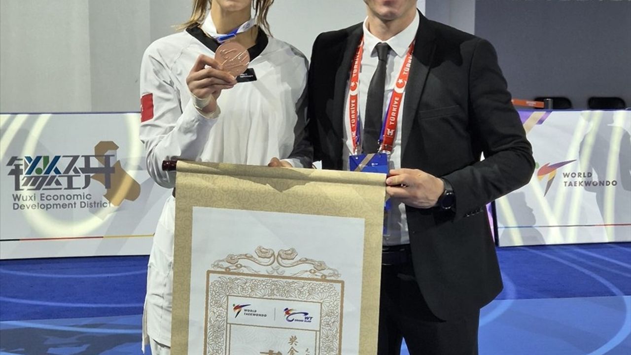 Milli Tekvandocu Nafia Kuş Aydın, Çin'de Bronz Madalya Kazandı