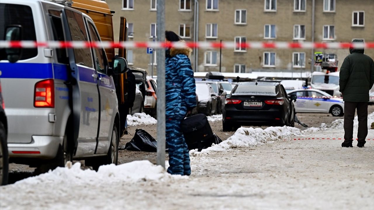 Moskova'da Apartman Girişinde Patlama: Rus Komutan ve Yardımcısı Hayatını Kaybetti