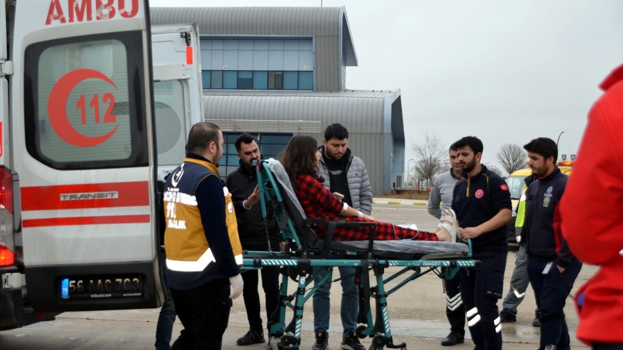 Muş'ta 2 Hasta Ambulans Uçakla Ankara'ya Sevk Edildi