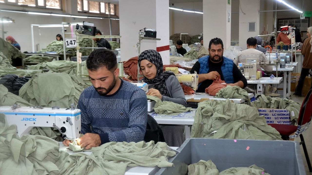 Muş'ta Devlet Destekli Tekstil Fabrikaları İstihdam Yaratıyor