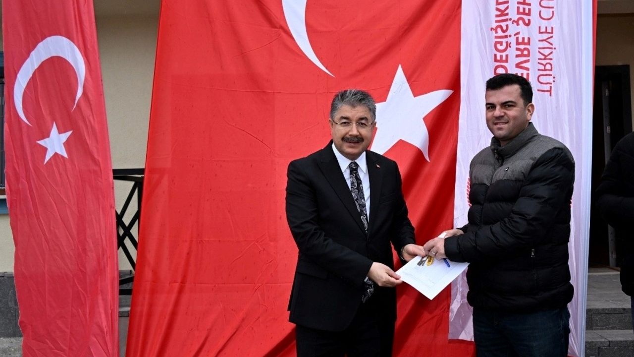 Osmaniye'de 14 Köy Evinin Anahtarı Depremzedelere Teslim Edildi