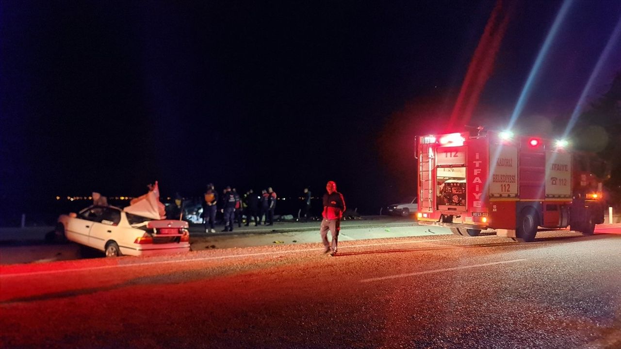 Osmaniye'de Otomobilin Traktör Römorkuna Çarpması: 1 Ölü, 2 Ağır Yaralı