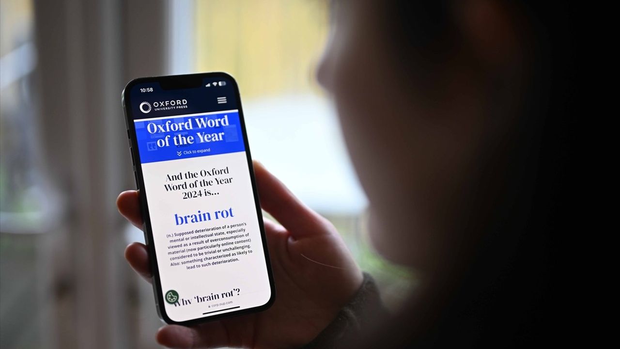 Oxford Sözlüğü, Yılın Kelimesini 'Beyin Çürümesi' Olarak Seçti