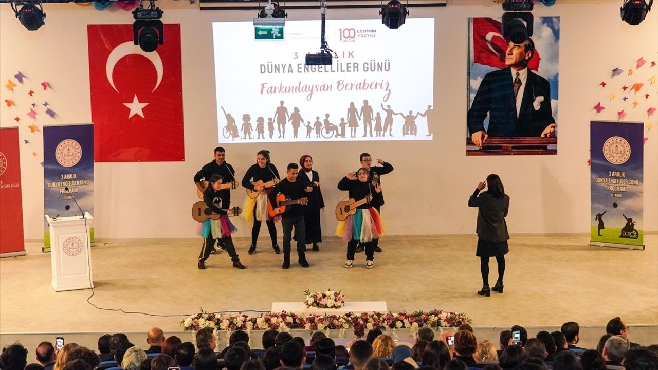 Özel Gereksinimli Öğrenciler 'Farkındaysan Beraberiz' Programında Yeteneklerini Sergiledi