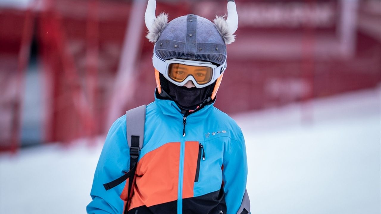 Palandöken Kayak Merkezi'nde Hafta Sonu Yoğunluğu