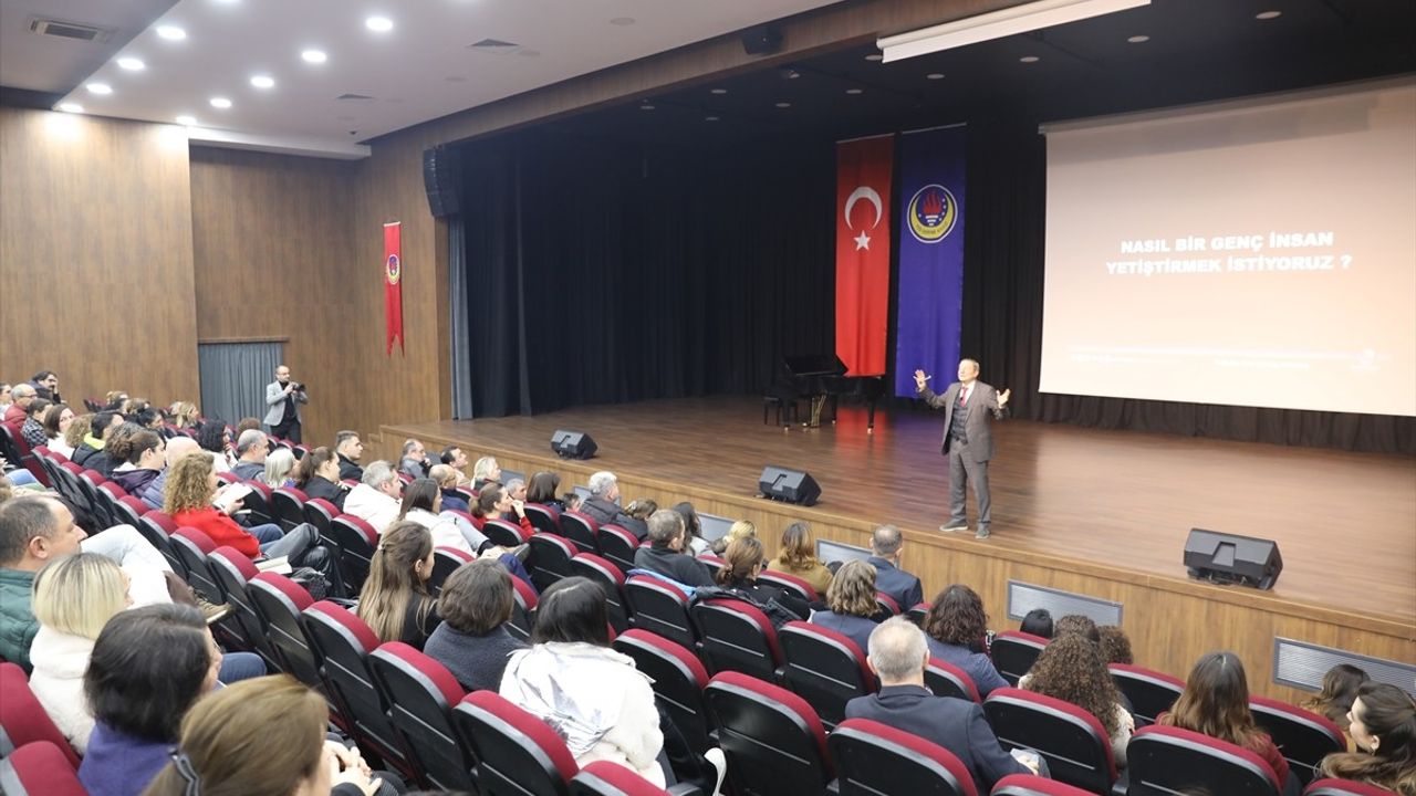 Psikolog Prof. Dr. Acar Baltaş: Çocukları Disipline Etmek Motivasyondan Daha Önemli