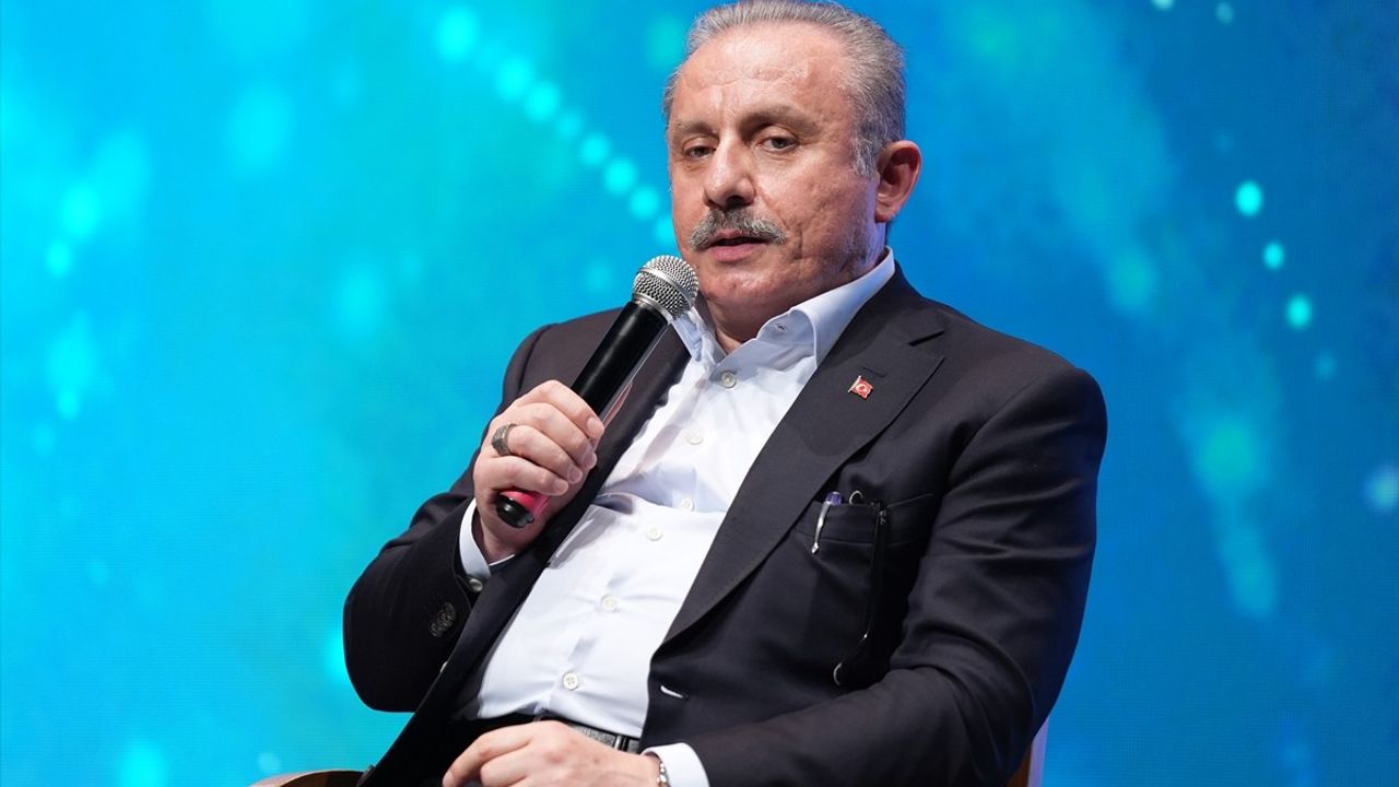 Recai Kutan için İstanbul'da Anma Programı Düzenlendi