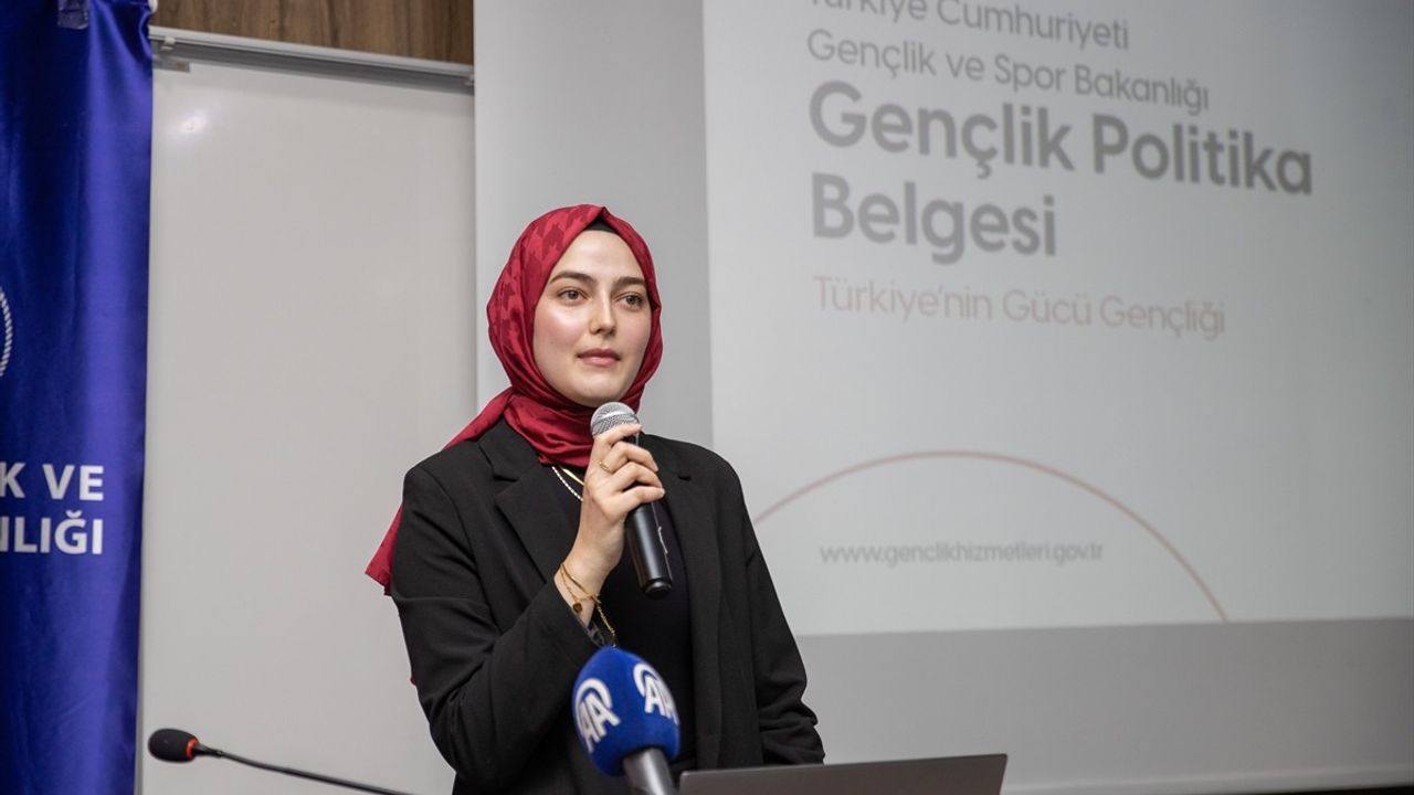 Sakarya'da Gençlik Politika Belgesi Vizyon Çalıştayı Düzenlendi