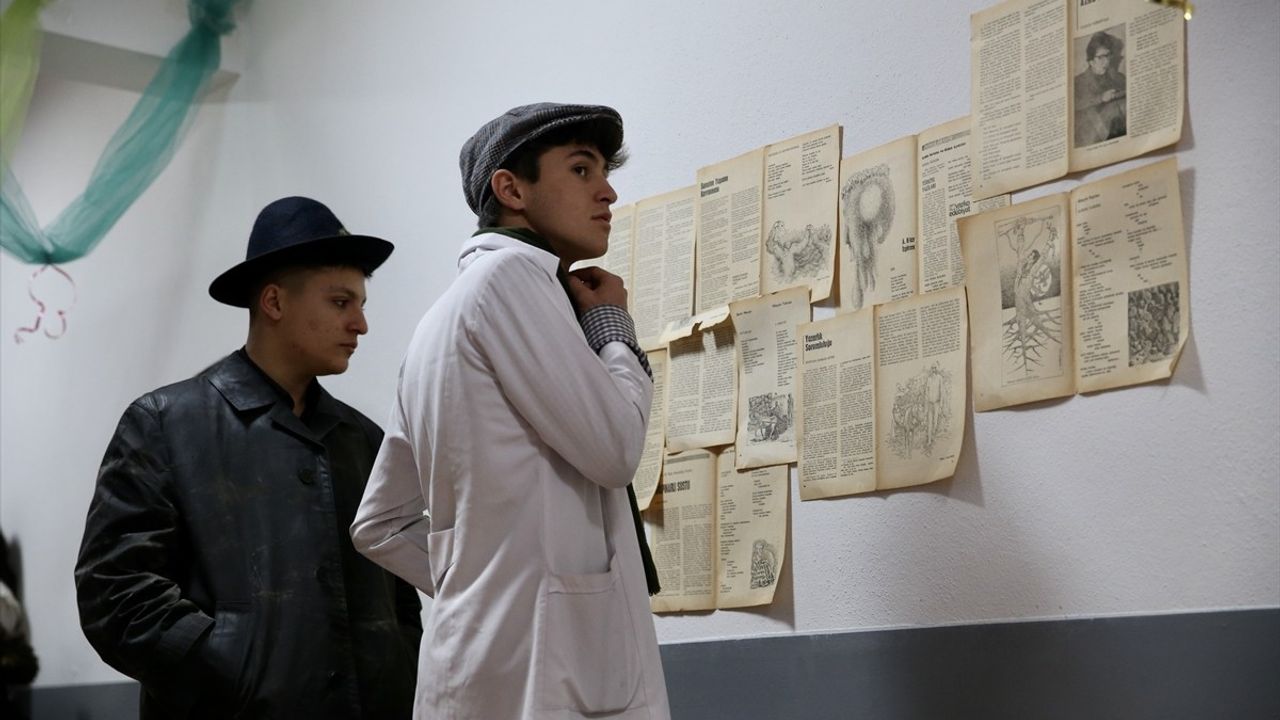 Sakarya'da Öğrenciler, Roman Kahramanları ve Mekanlarını Okulda Canlandırdı